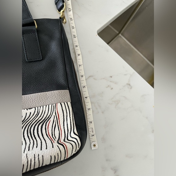 Fossil leather purse. - Picture 2 of 6